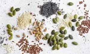 ۳ دانه خوراکی که نیاز بدن به امگا ۳ را تامین می‌کنند + روش مصرف