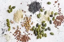 ۳ دانه خوراکی که نیاز بدن به امگا ۳ را تامین می‌کنند + روش مصرف