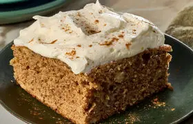 طرز تهیه کیک موز با روکش پنیر خامه‌ای