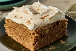 طرز تهیه کیک موز با روکش پنیر خامه‌ای