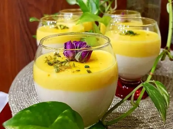 طرز تهیه فرنی دو رنگ با ترفندی ساده