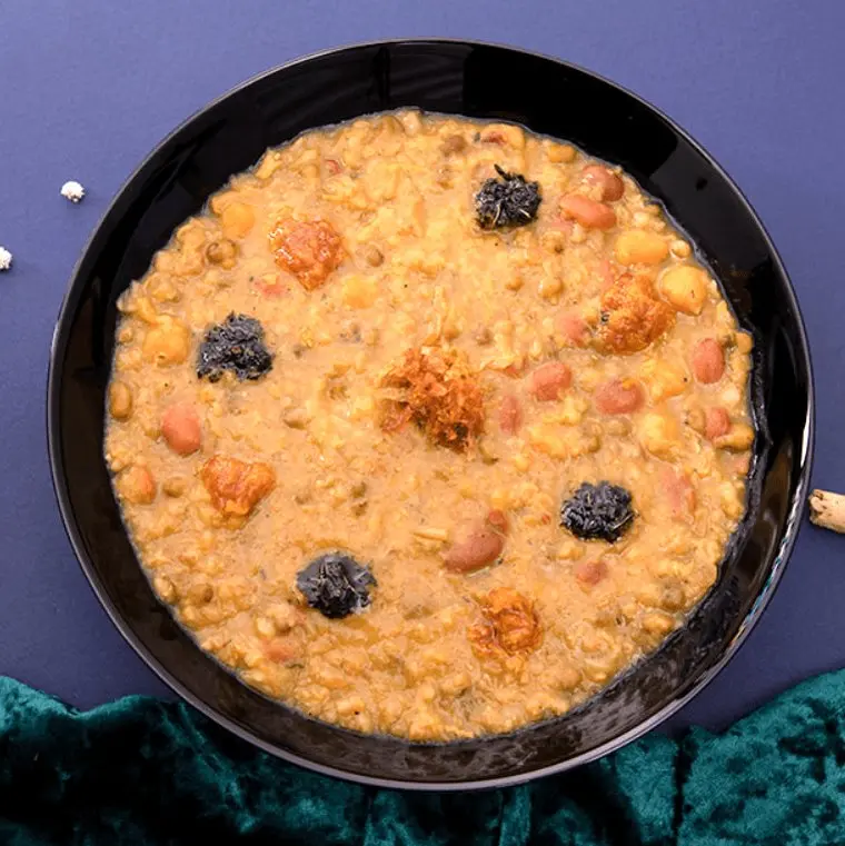 (ویدئو) طرز تهیه یک آش زمستانی با نخود و بلغور