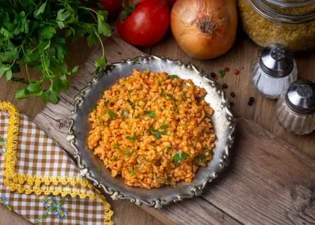 طرز تهیه بلغور پلو ترکیه‌ای؛ خوشمزه و مخصوص