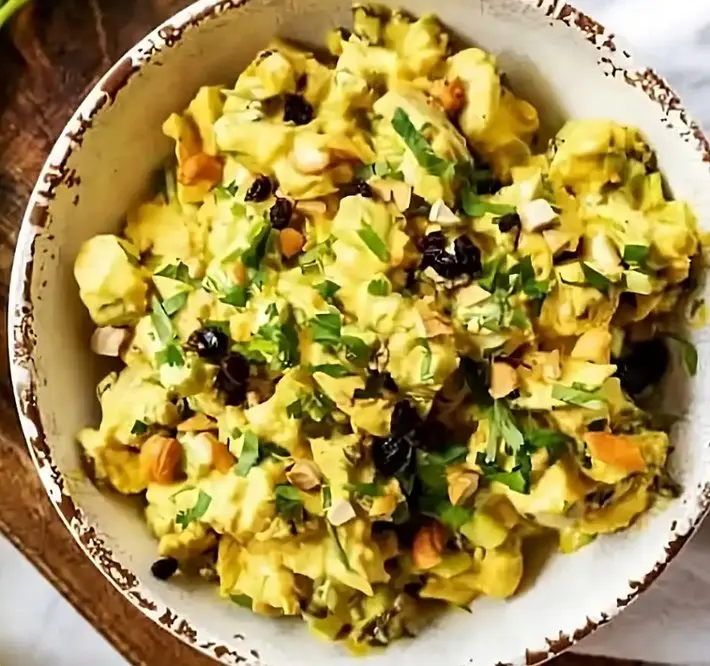 سالاد مرغ کاری؛ تجربه‌ای خاص از ترکیب طعم‌ها