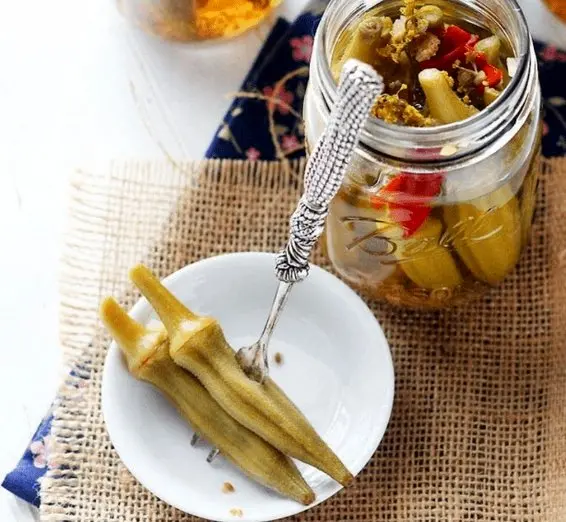 طرز تهیه انواع ترشی بامیه و رازهای خوشمزه شدن آن