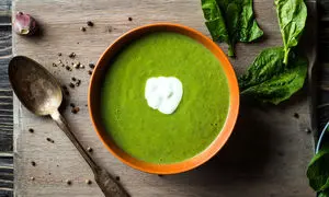 طرز تهیه سوپ آرد ذرت و اسفناج