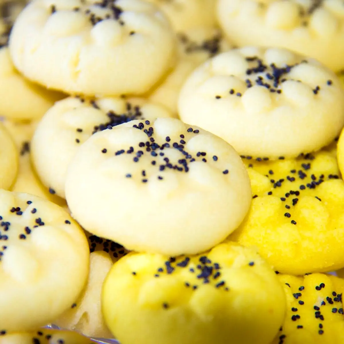 طرز تهیه نان برنجی، شیرینی خوش طعم کرمانشاهی بپزید