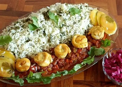 طرز تهیه گشنیز پلو با مرغ زعفرانی