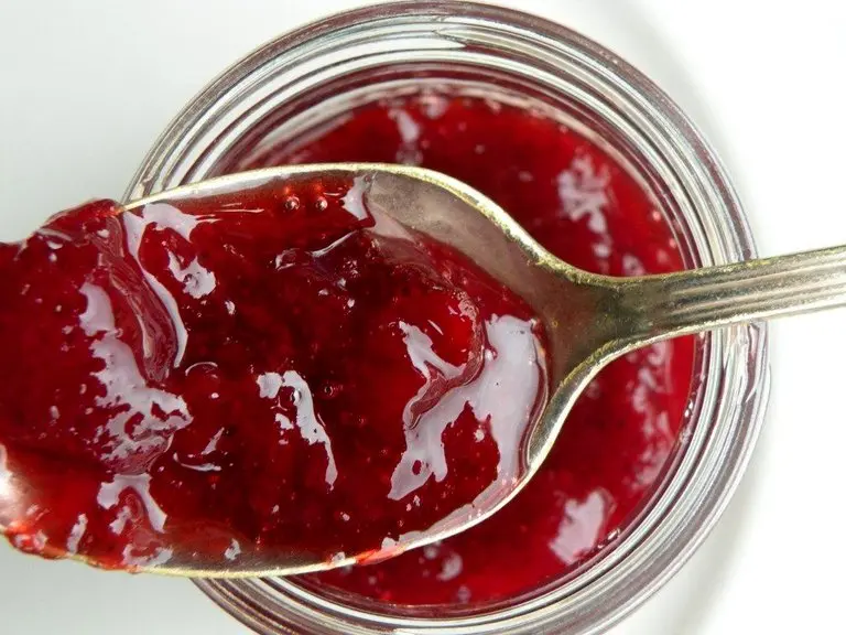 طرز تهیه مربای توت‌فرنگی؛ عطر و بویی که در خانه می‌پیچد