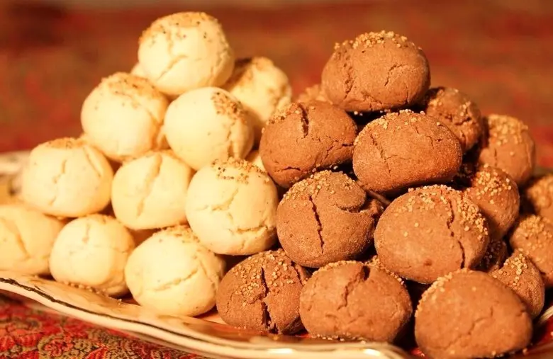 طرز تهیه شیرینی &#8220;نان قندی&#8221; قزوین