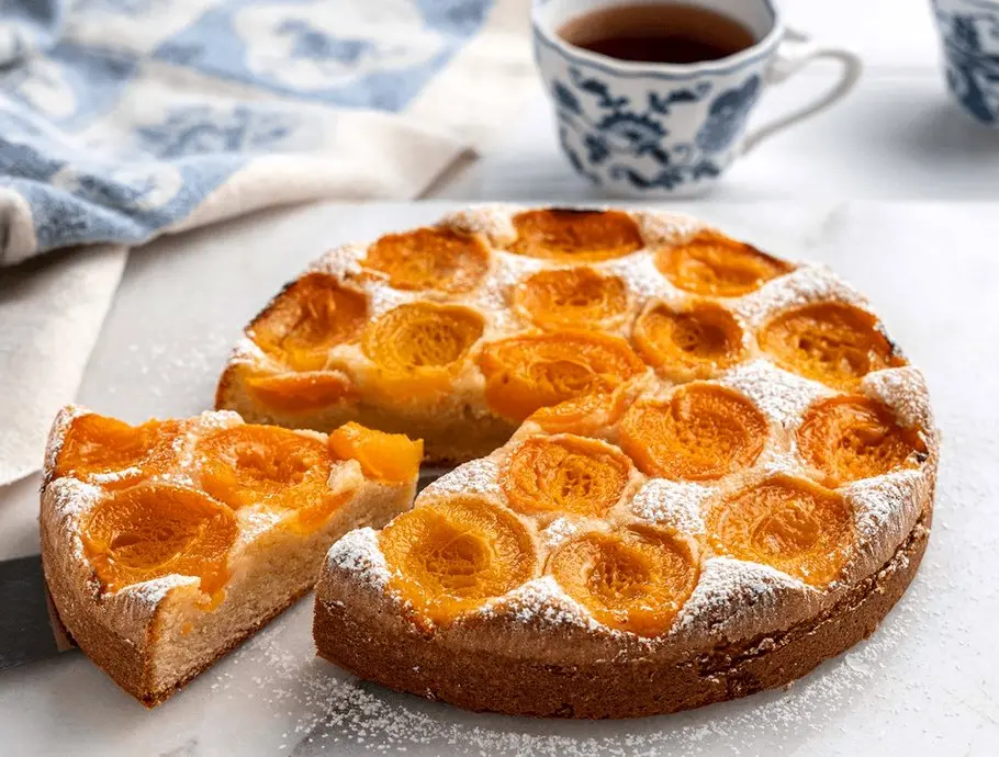 طرز تهیه کیک زردآلو با کرم مخصوص، یک عصرانه خاص و خوشمزه