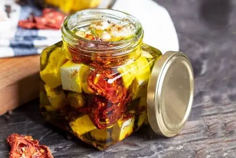 طرز تهیه زیتون پنیر شمالی با نسخه اصلی