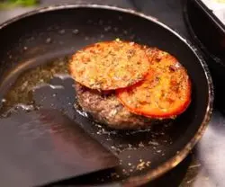 علت اصلی چسبیدن کباب تابه ای به ماهیتابه + راه حل