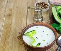 بهترین جایگزین کشمش در آبدوغ خیار+ راز خوشمزگی