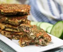 طرز تهیه “همبرگر مرغ” با سبزیجات در فر