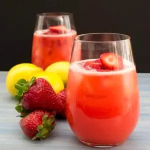 طرز تهیه لیموناد توت فرنگی با ژلاتین