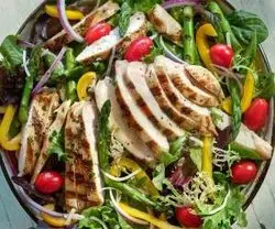 طرز تهیه مرغ با سالاد اسفناج و کاری