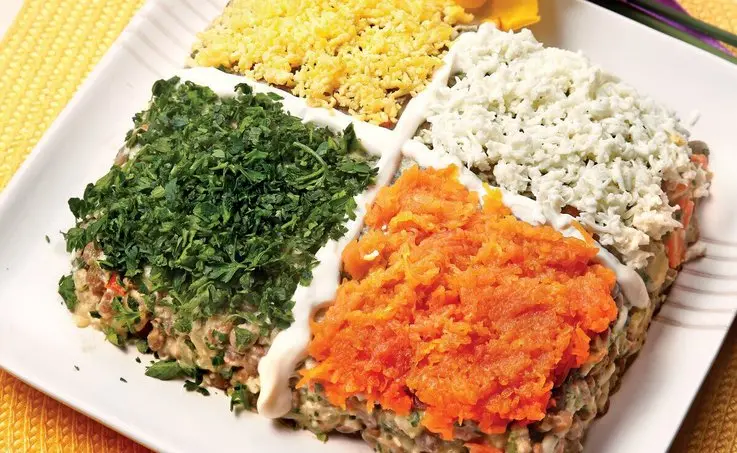 اگر رژیم دارید و با سالاد سیر نمی‌شوید این مواد را به آن اضافه کنید