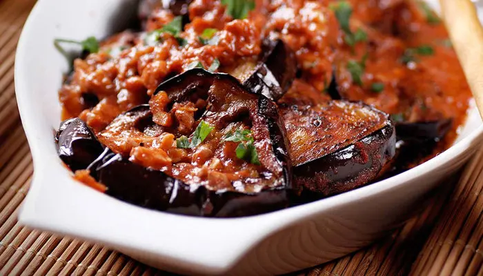 طرز تهیه خورشت بادمجان غذای خوشمزه و اصیل ایرانی