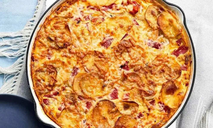 غذا با سیب زمینی و پنیر پیتزا ؛ غذای نانی خوشمزه ای که بدون گوشت و مرغ درست می‌شود