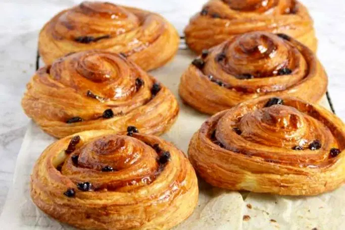 طرز تهیه شیرینی حلزونی بدون فر در ده دقیقه 