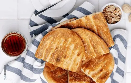 روش پخت نان ساده در خانه؛ فقط با چند ماده ساده نان سیر بپزید + طرز تهیه نان موزی