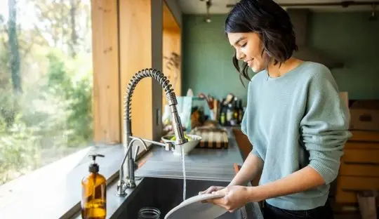 ۶ وسیله آشپزخانه که باید فوراً تعویض کنید: سلامت شما در خطر است!