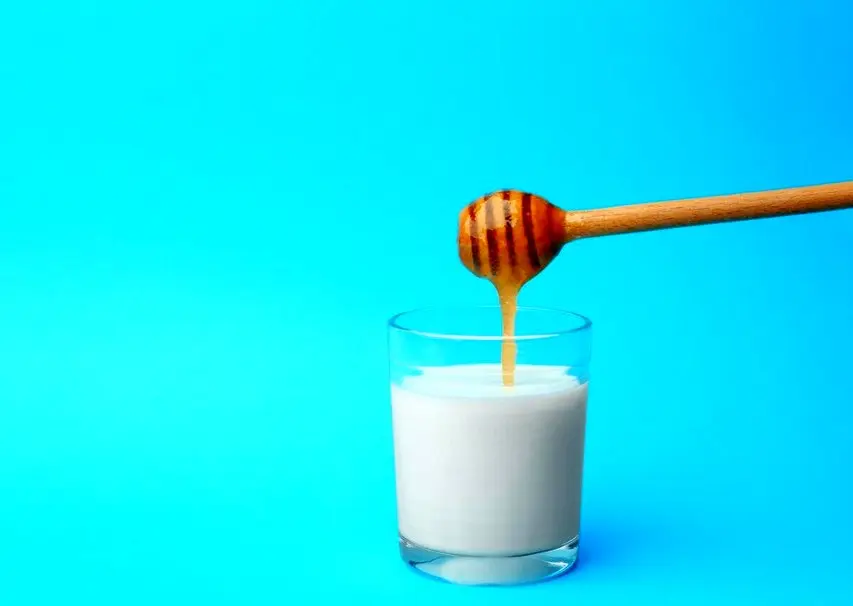 عوارض ترکیب کردن شیر با عسل