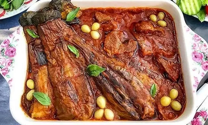 طرز خورشت غوره بادمجان خوشمزه؛ با گوشت خورشتی