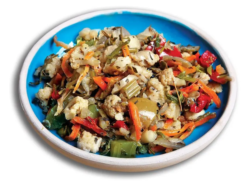 روش تهیه ترشی سالاد فصل مخلوط با گوجه، ادویه مخصوص ترشی سالاد فصل چیست ؟