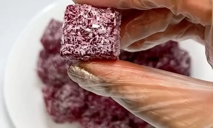 روش تهیه مسقطی انار ویژه شب یلدا با چند مواد ساده + راز سفت و کشدار شدن مسقطی انار