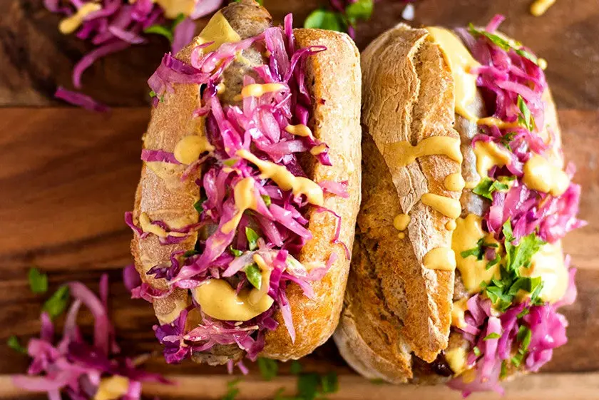 طرز تهیه هات داگ به روش آلمانی‌ها