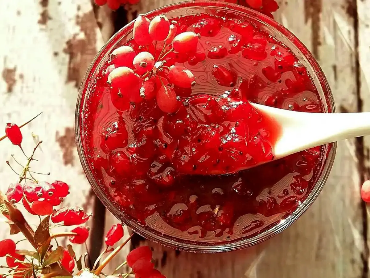 چگونه مربای زرشک خوش‌رنگ درست کنیم؟ قرمز ، شفاف و خوش طعم + فوت و فن