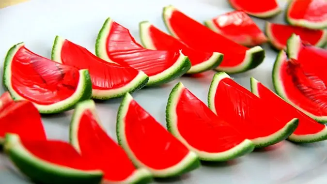 طرز تهیه انواع ژله هندوانه‌ای برای شب یلدا