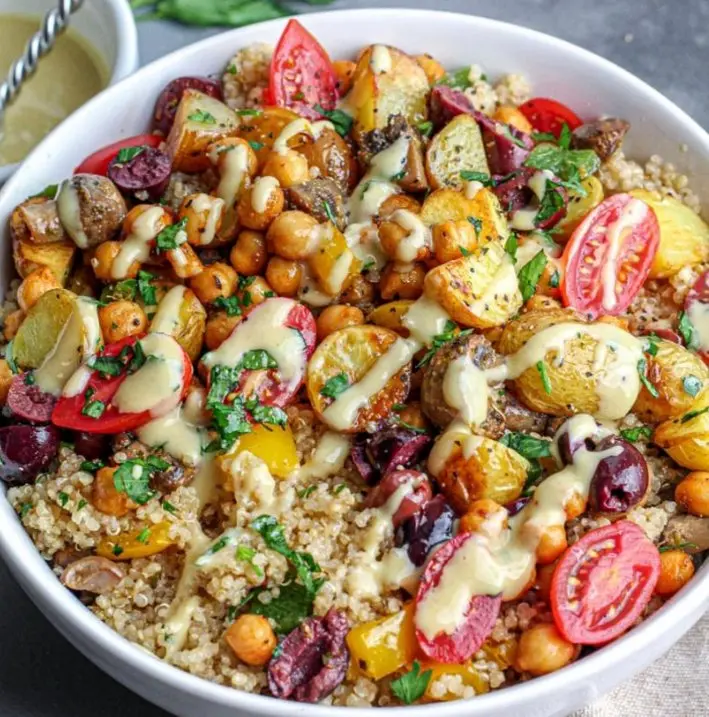 طرز تهیه سالاد کینوا با سیب زمینی برشته