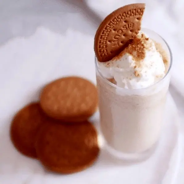 طرز تهیه شیک بیسکویت با موز به روش کافی شاپ‌ها