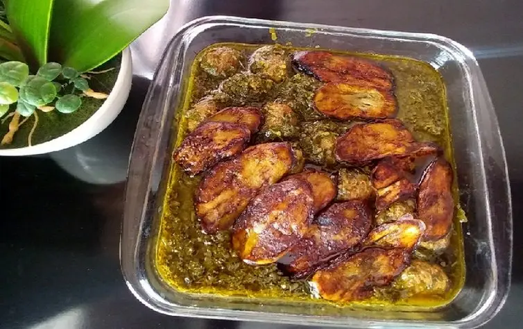 «خورشت مرغ و جعفری»، غذای اصیل ایرانی با طعم و عطری بینظیر