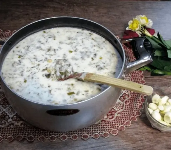 آش دوغ اردبیلی؛یک عصرانه‌ خوشمزه زمستانی