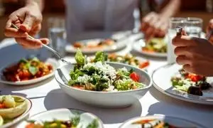 ۱۰ خوراکی سالم که باعث چاقی در افراد رژیمی می‌شود