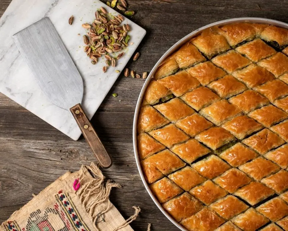 طرز تهیه باقلوا تابه‌ای؛ شیرینی متفاوت و خوشمزه