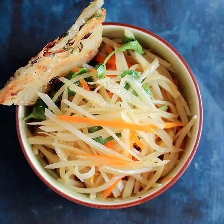 طرز تهیه انواع سالاد چینی با سس مخصوص