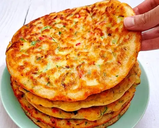 (ویدئو) خوشمزه‌تر از پیتزا؛ طرز تهیه یک غذای خوشمزه با تخم مرغ و آرد