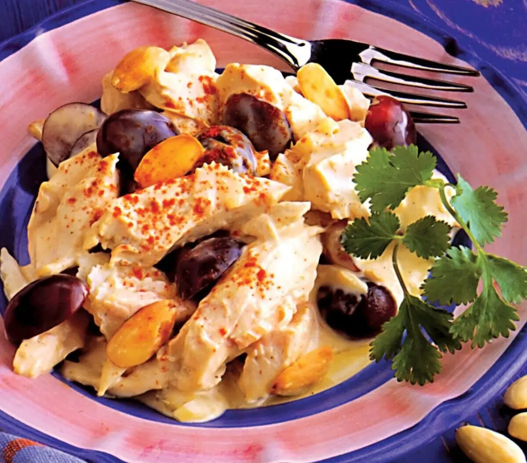 سالاد ویژه با ترکیب خاص مرغ و انگور