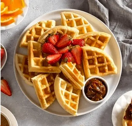 طرز تهیه یک صبحانه مقوی با میوه و کره بادام‌زمینی