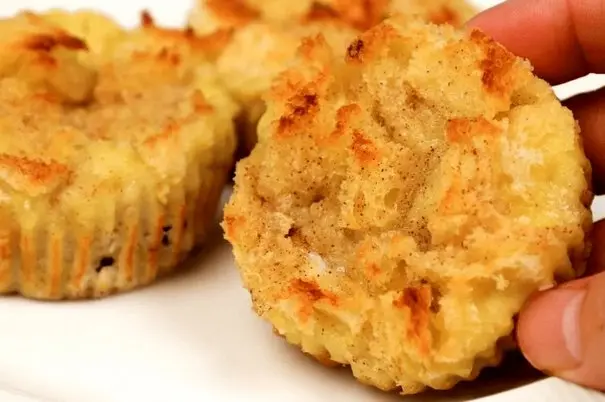 (ویدئو) طرز تهیه یک شیرینی ساده با 2 عدد تخم مرغ و نان تست