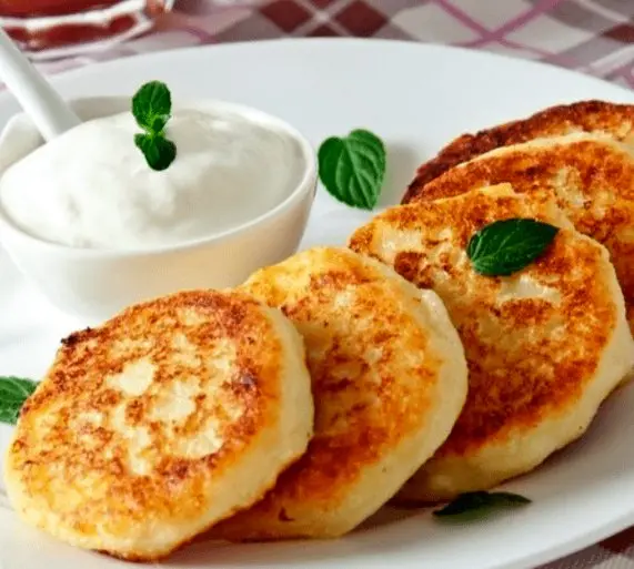 (ویدیو) طرز تهیه پنکیک پنیری فرانسوی برای صبحانه