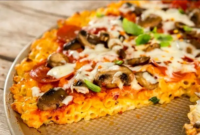 دستور پخت پیتزای ماکارونی؛ از این ترکیب نمی‌توانید بگذرید