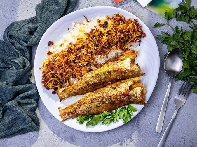 طرز تهیه کشمش پلو لاری با ماهی