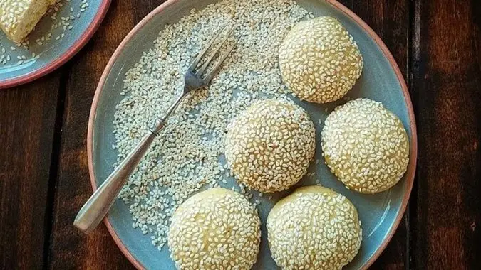 طرز تهیه شیرینی اسکار کنجدی؛ آسان و خوشمزه