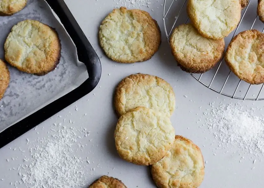 طرز تهیه شیرینی نارگیلی؛ ترد و خوشمزه